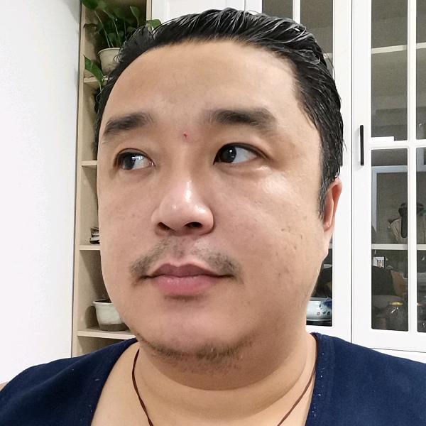白发大叔