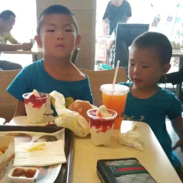 两个儿子的爹