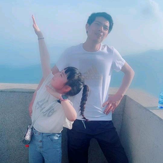 鸿达汽修厂小曹