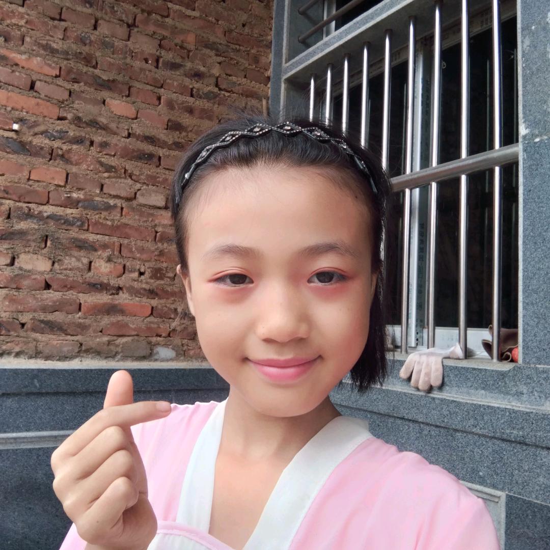 爱跳舞的小姑娘