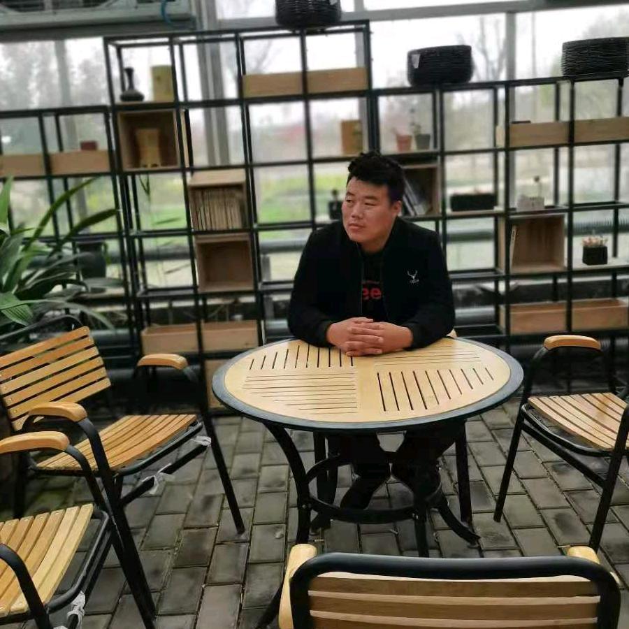 三棵树，免费清理各种园林，大量收购苹果树