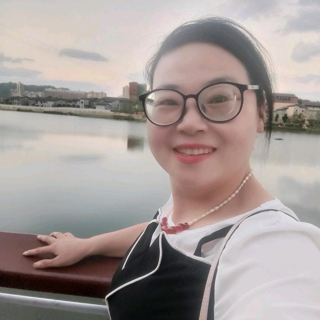 小莲.