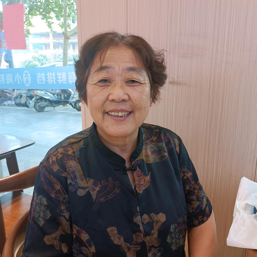 邬大姐业余聊天每天中午12：20开播
