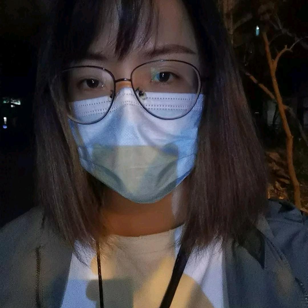 小V