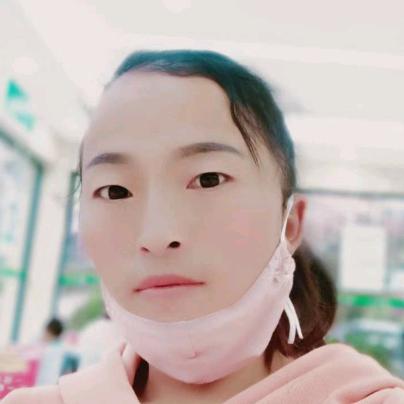 艳子在山脚树小区卖烤洋芋