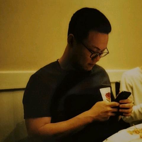 爱吃肉的阿峰