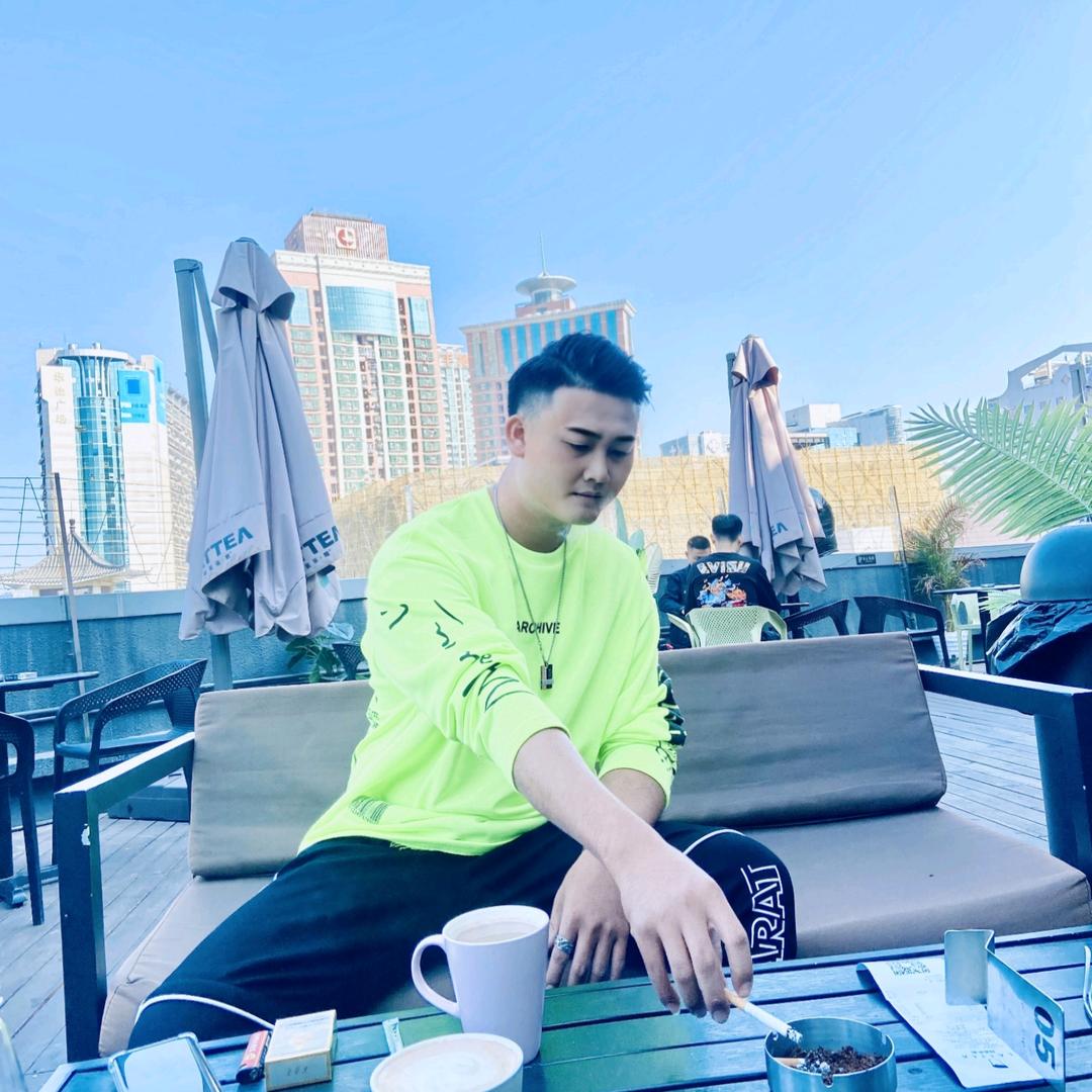 @黄明