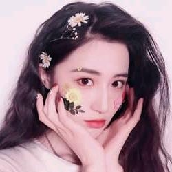 落叶🍂下的女孩