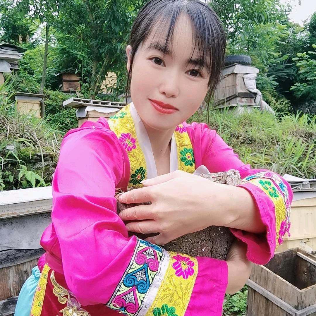 农村幺妹…深山养蜂