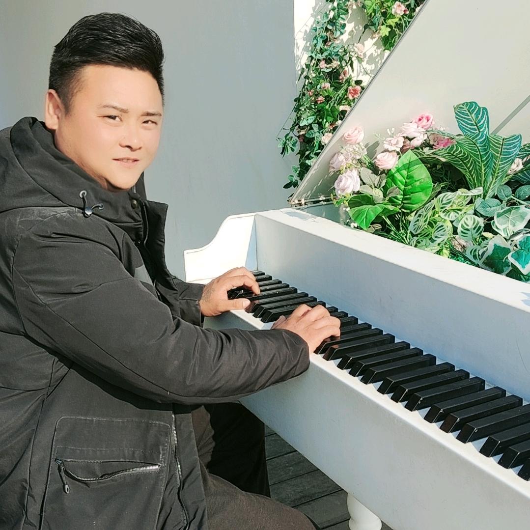 董政豪