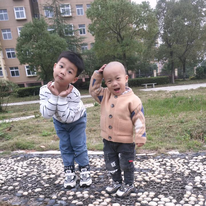 薛 小 娇