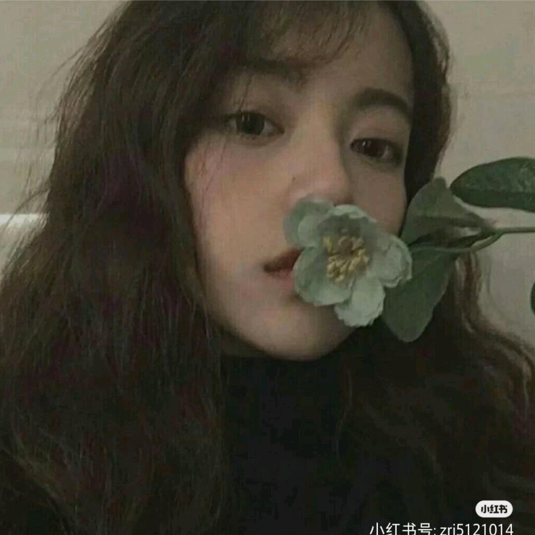 独自坐在路口丶望着天上