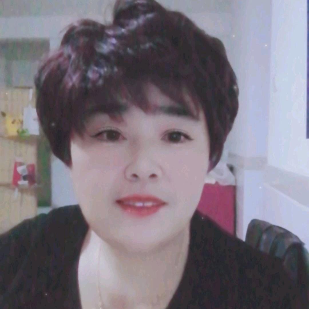 丽姐，爱唱戏，每天晚上8点10分