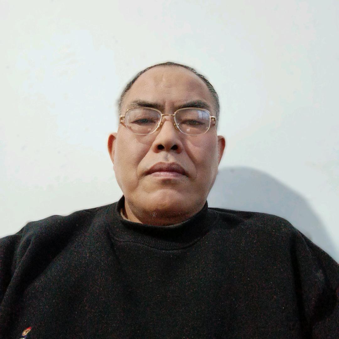 吃鱼的猫咪