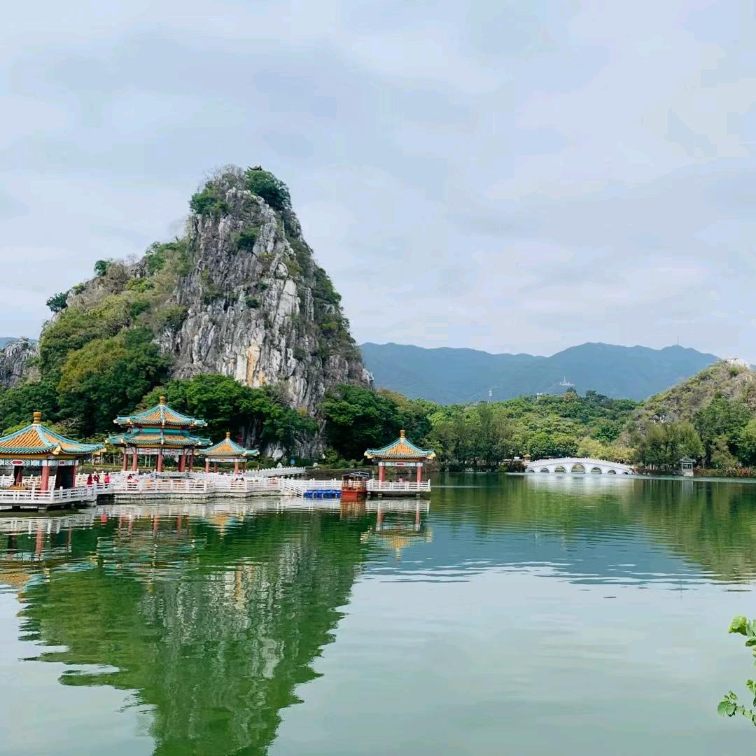 满 眼 星 何