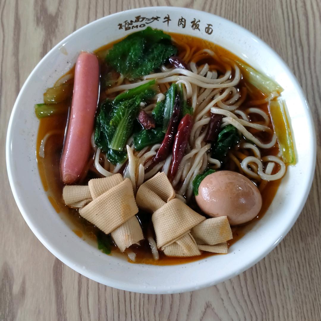 板面哥超大碗牛肉板面