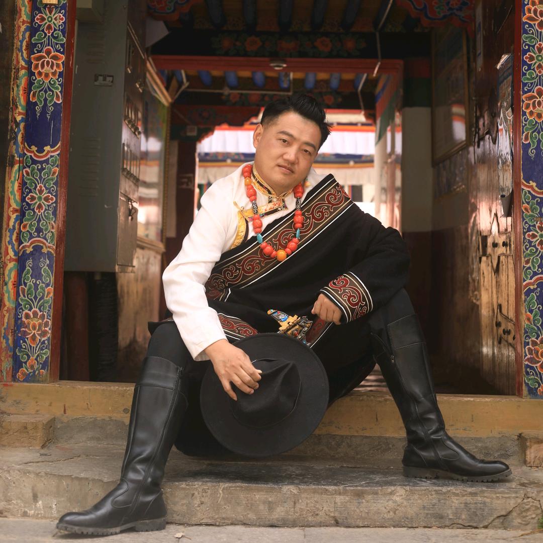 繁星下的旅梦人