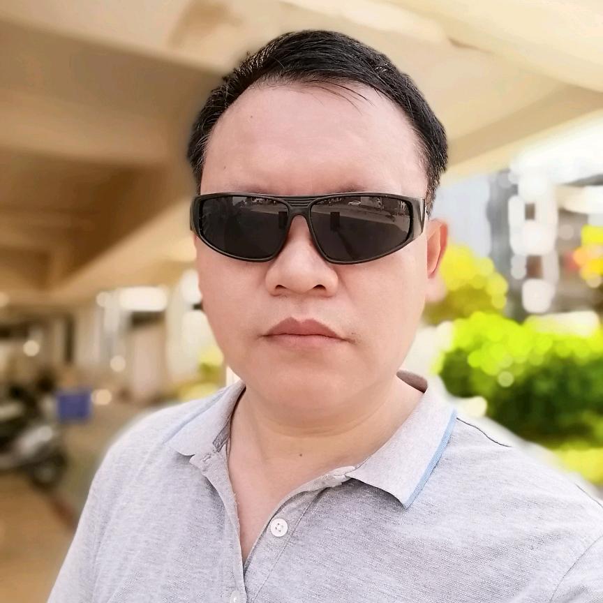 笑容背后的忧愁