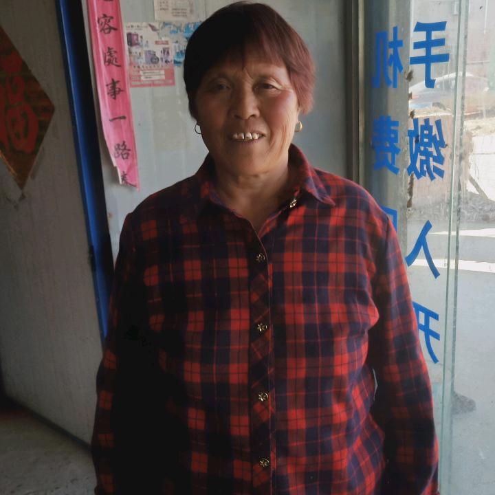侯利英