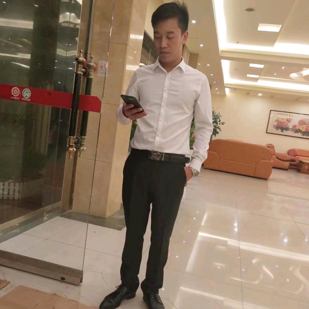 ╭( ′• o •′ )╭☞就是这个人！