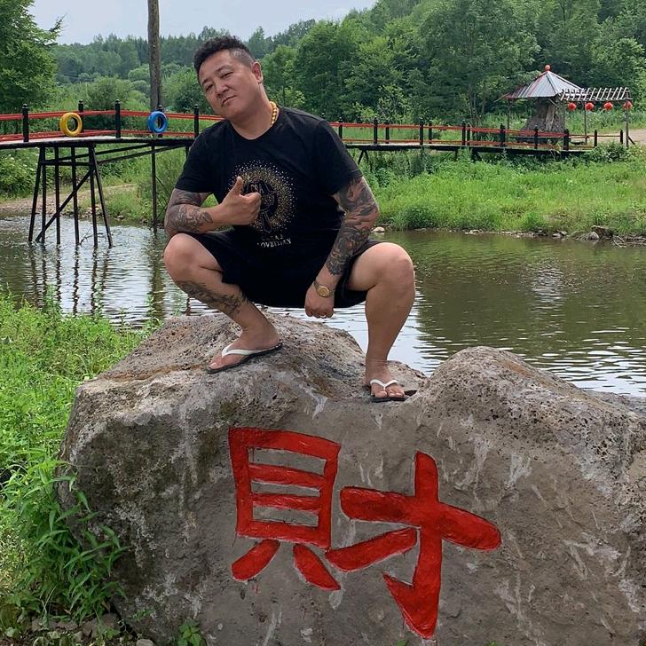 名如其人龙少