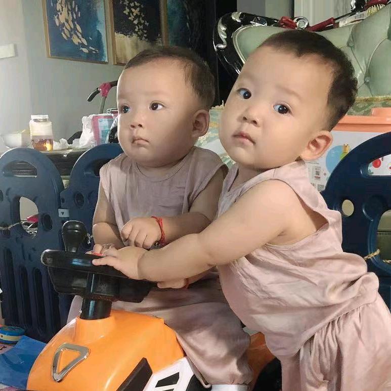 双胞胎奶奶。