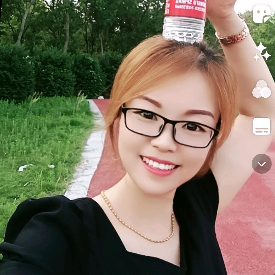 爱笑的晶