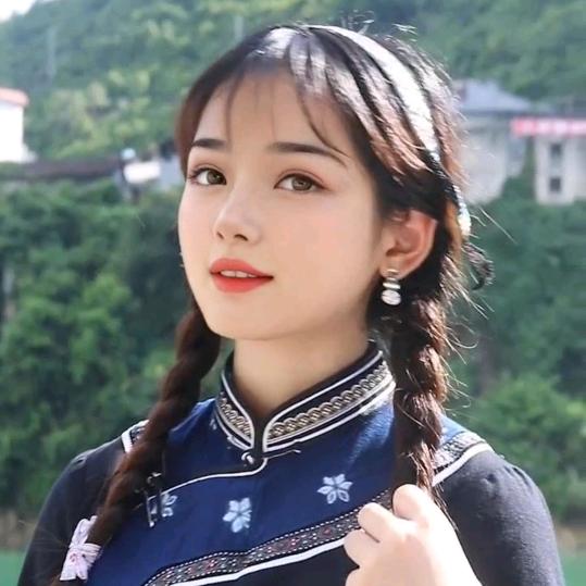 绿草茵茵
