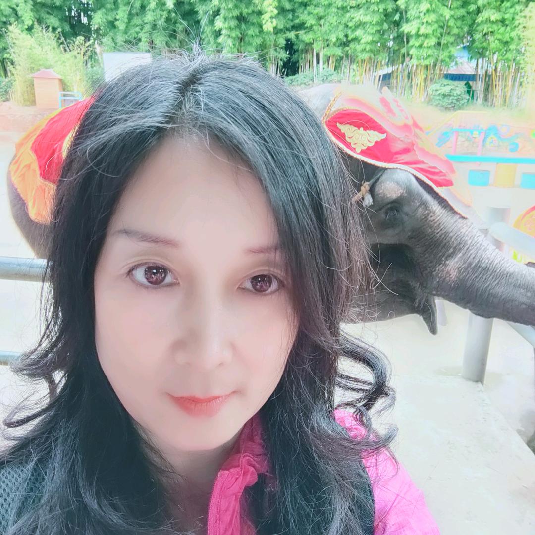 李华英