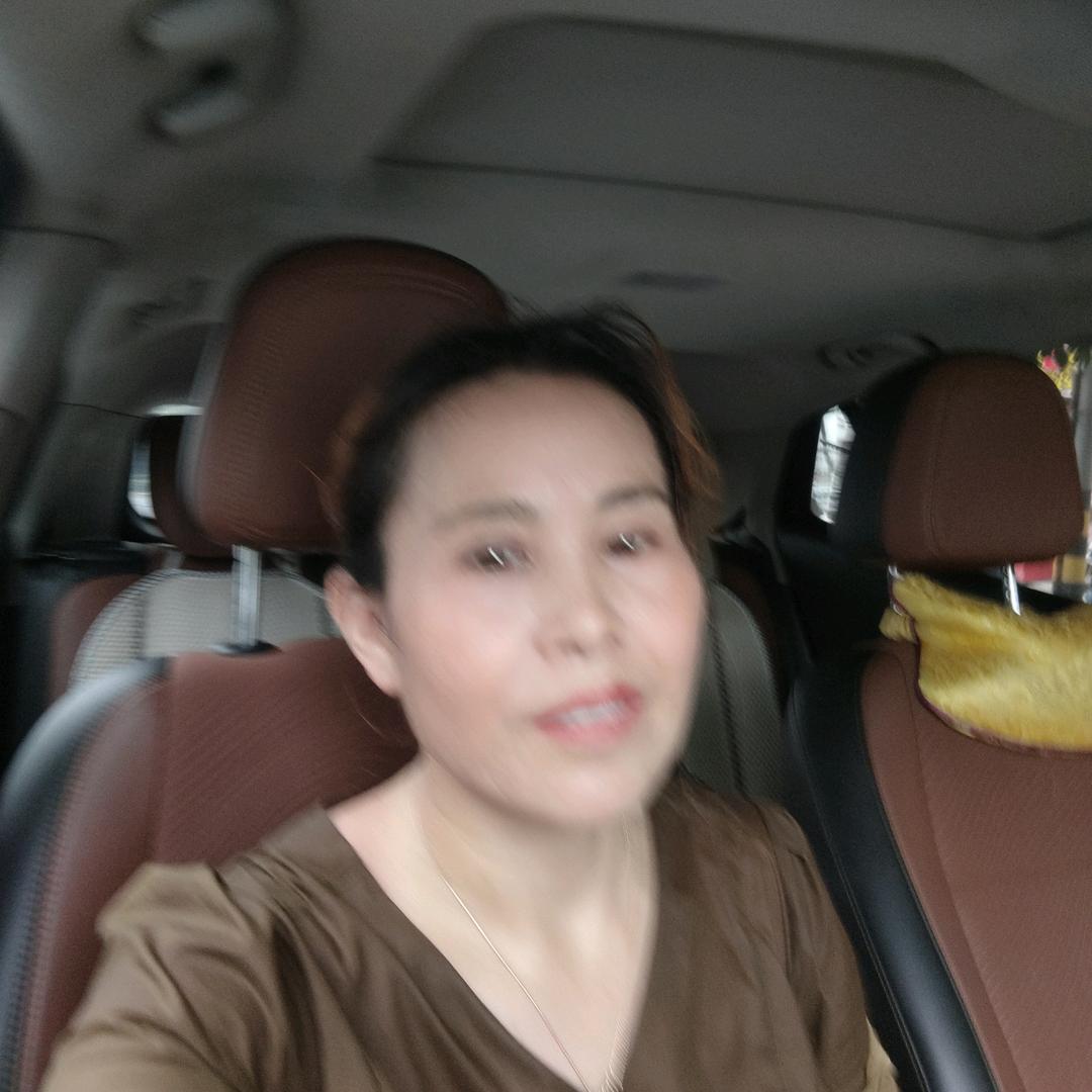 顾年英