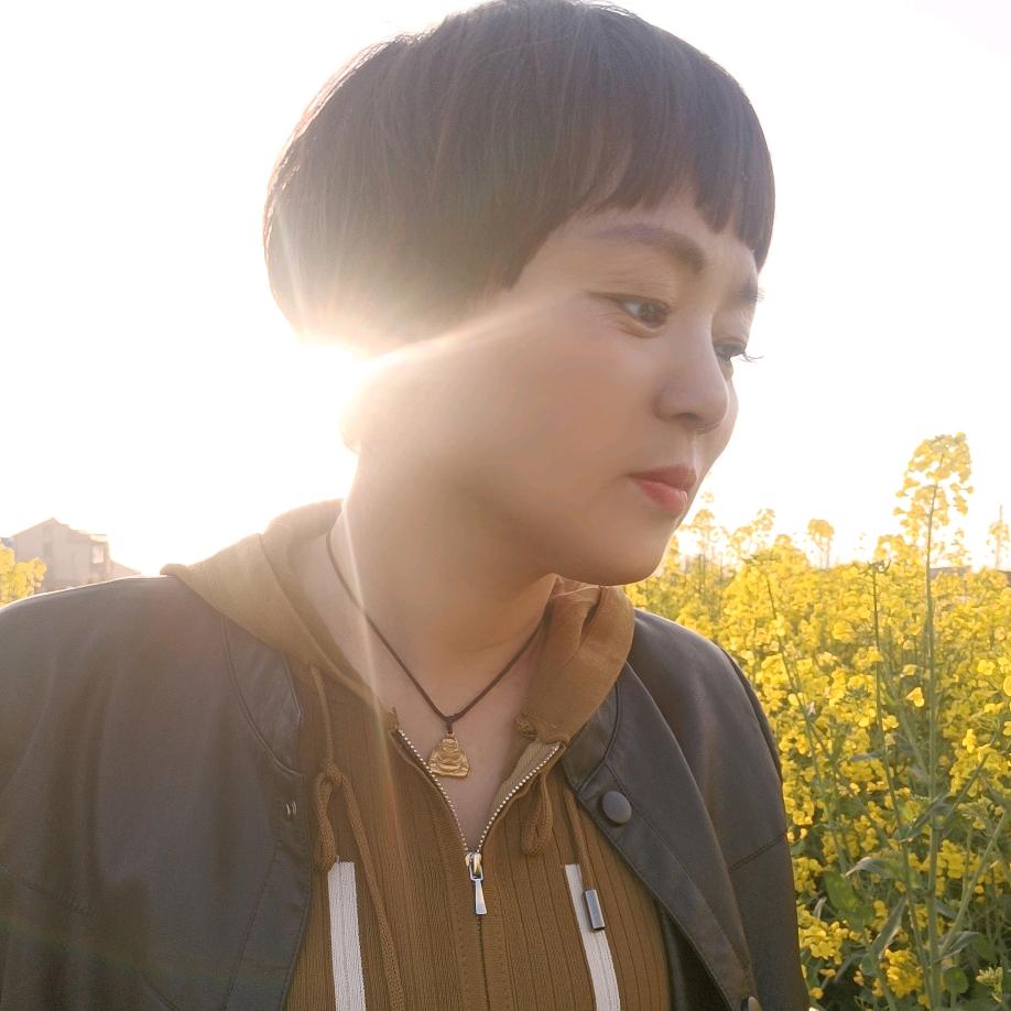 王千秋利姣服装店