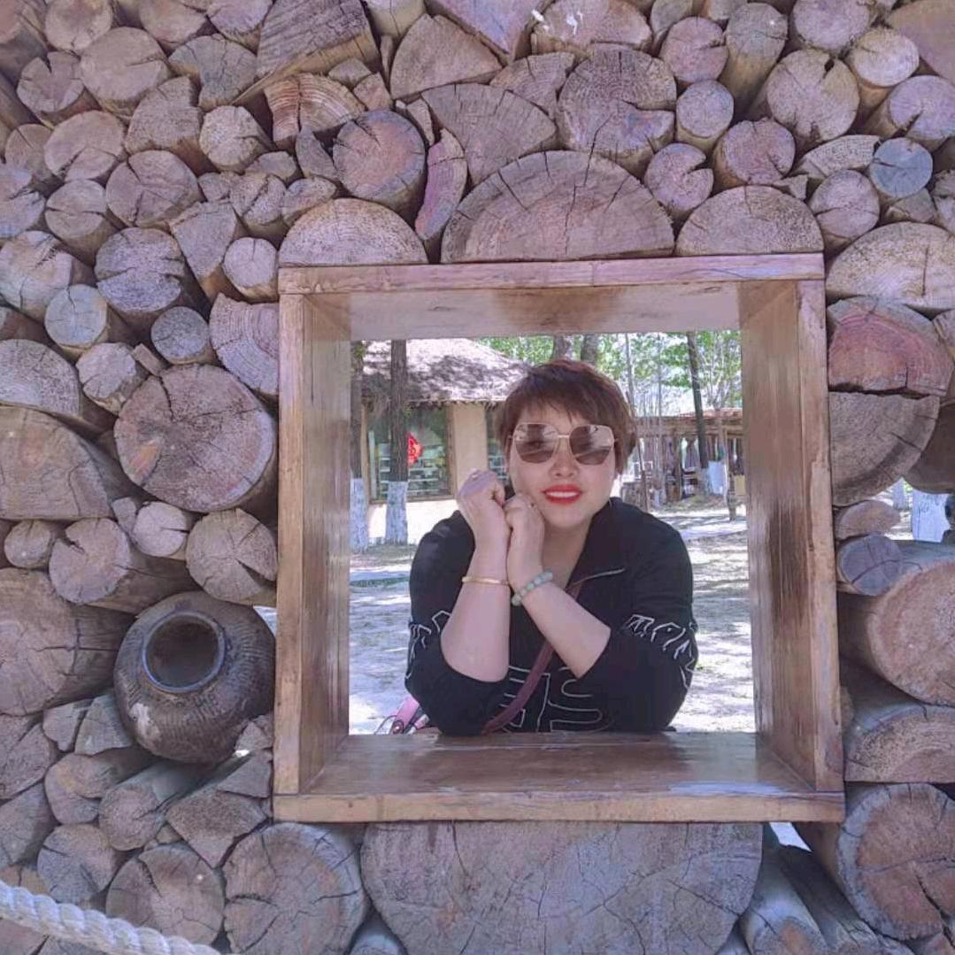 Wen紫梦馨。卖羊肉串的80后小姐姐。