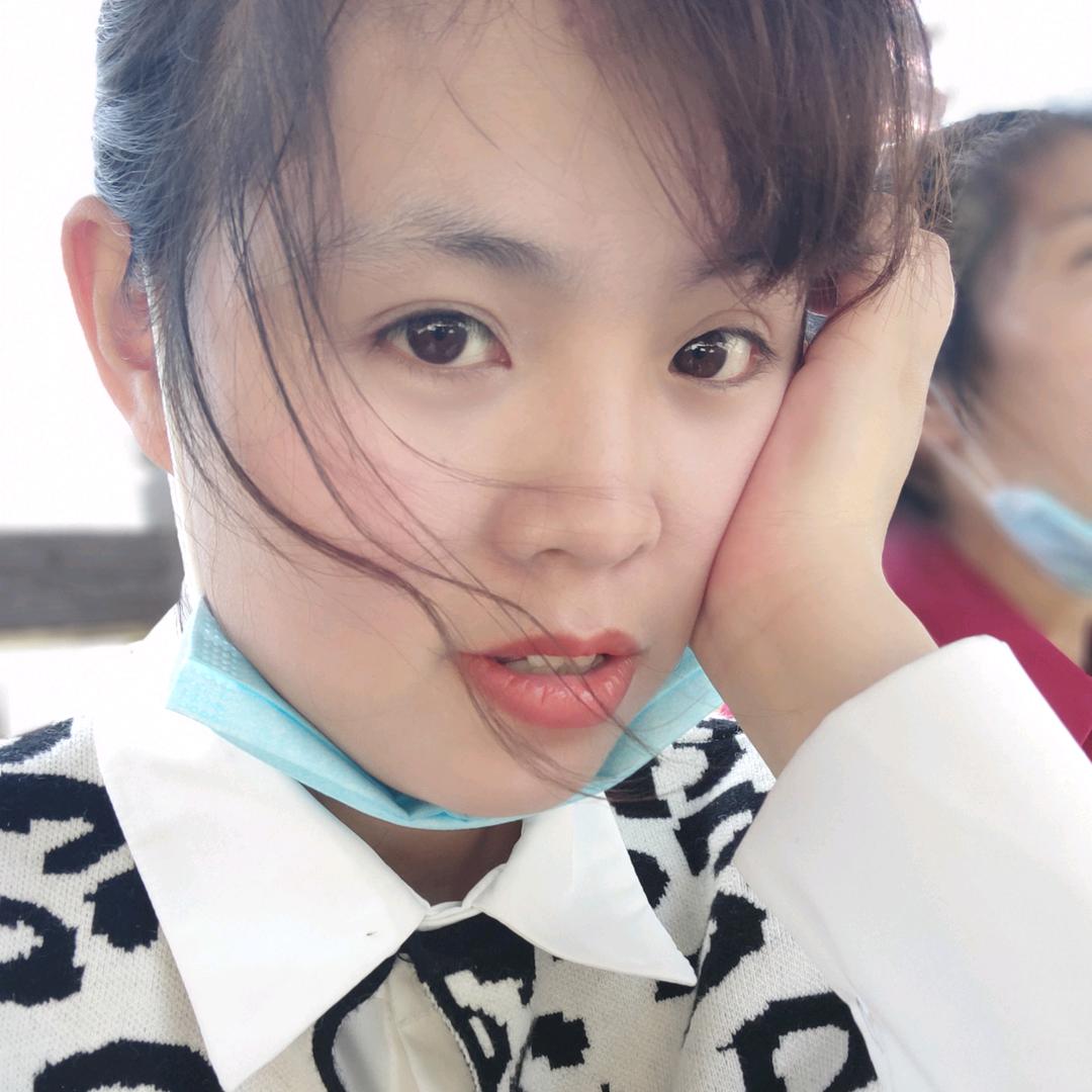 在奉节卖童装的冉苒