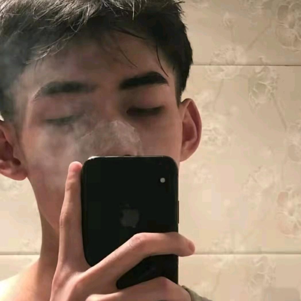 忧郁的嗚.