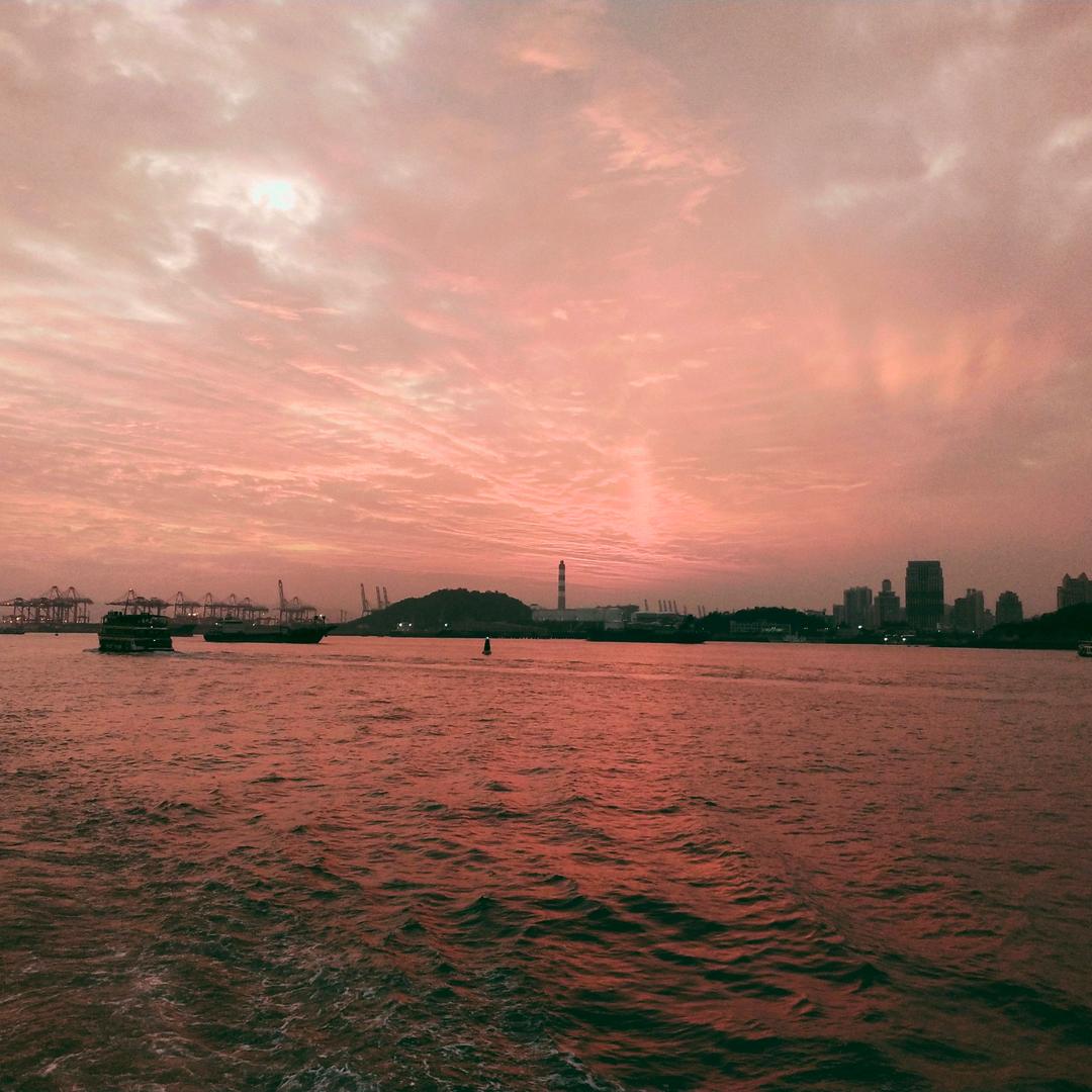 努力工作的阿政