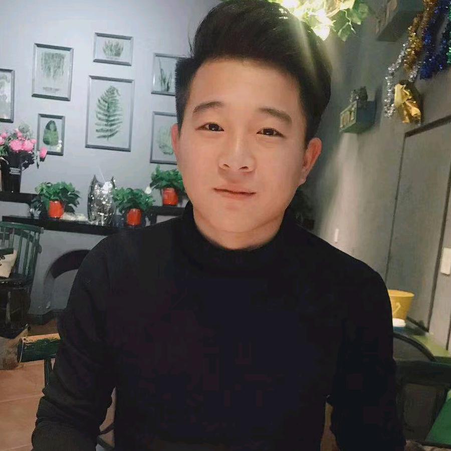 十月的天。