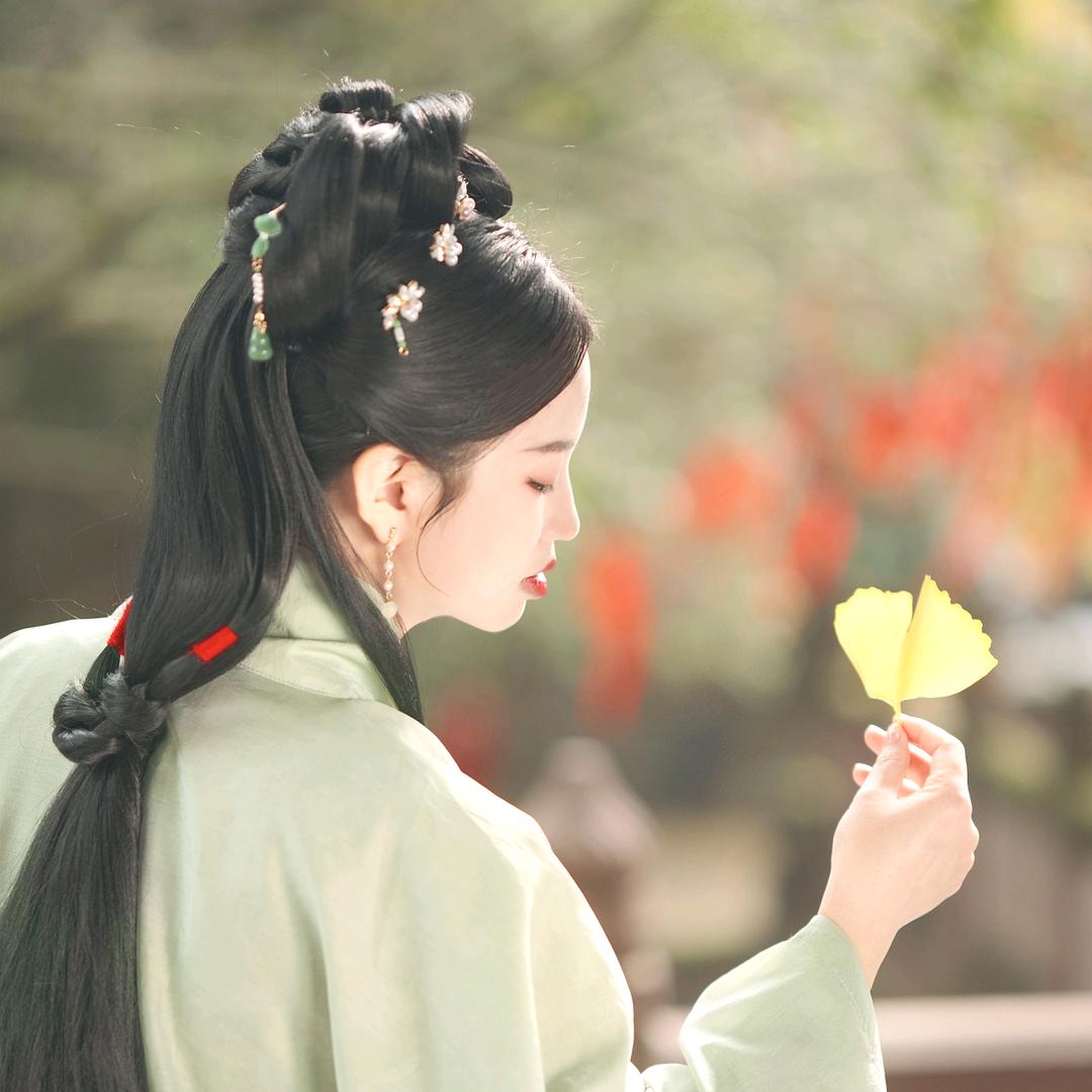 草莓甜甜圈