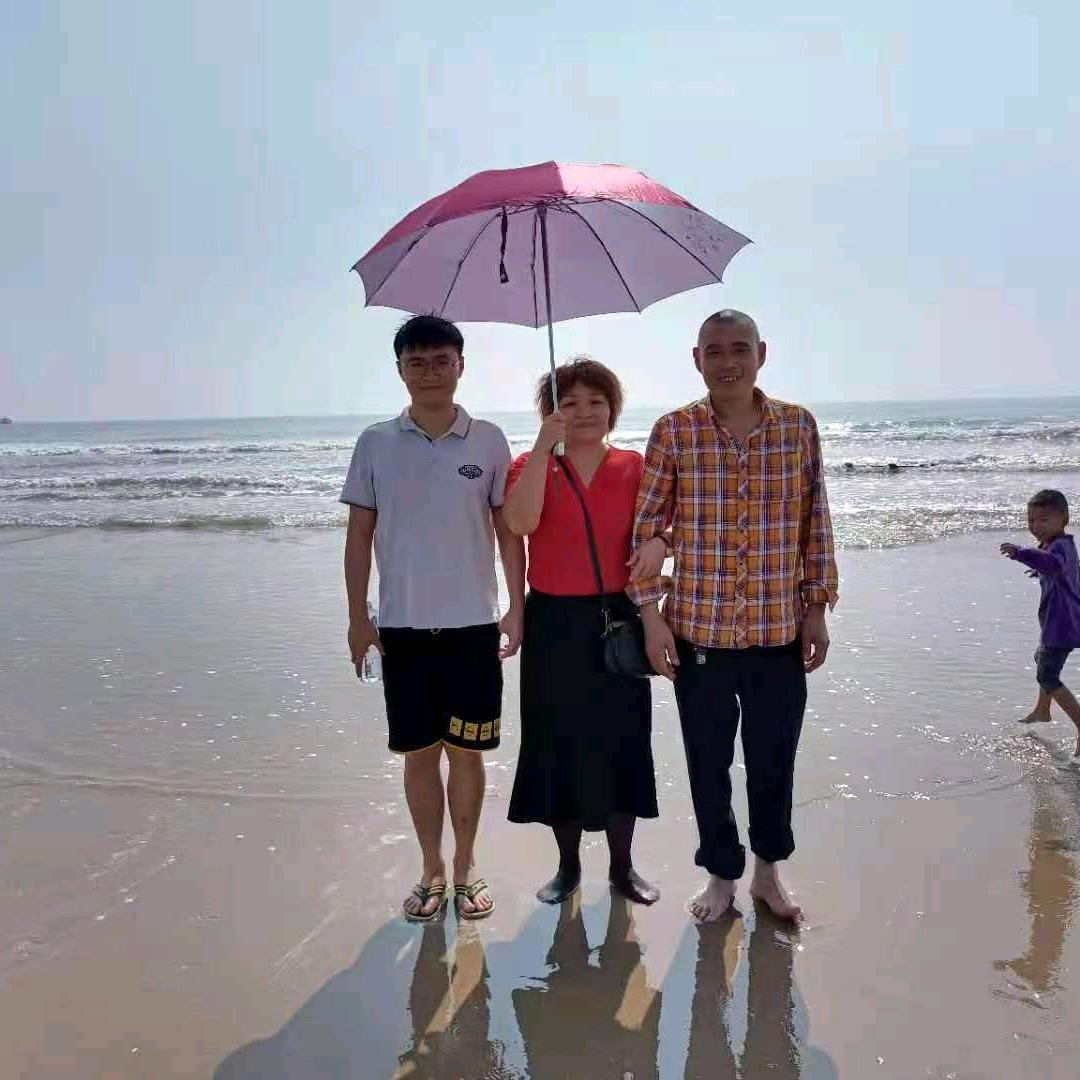 华念贵