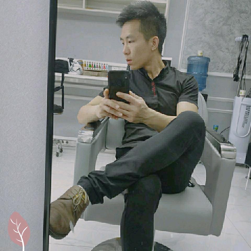 华蓥托尼造型美发店