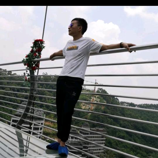 90后木工小杨