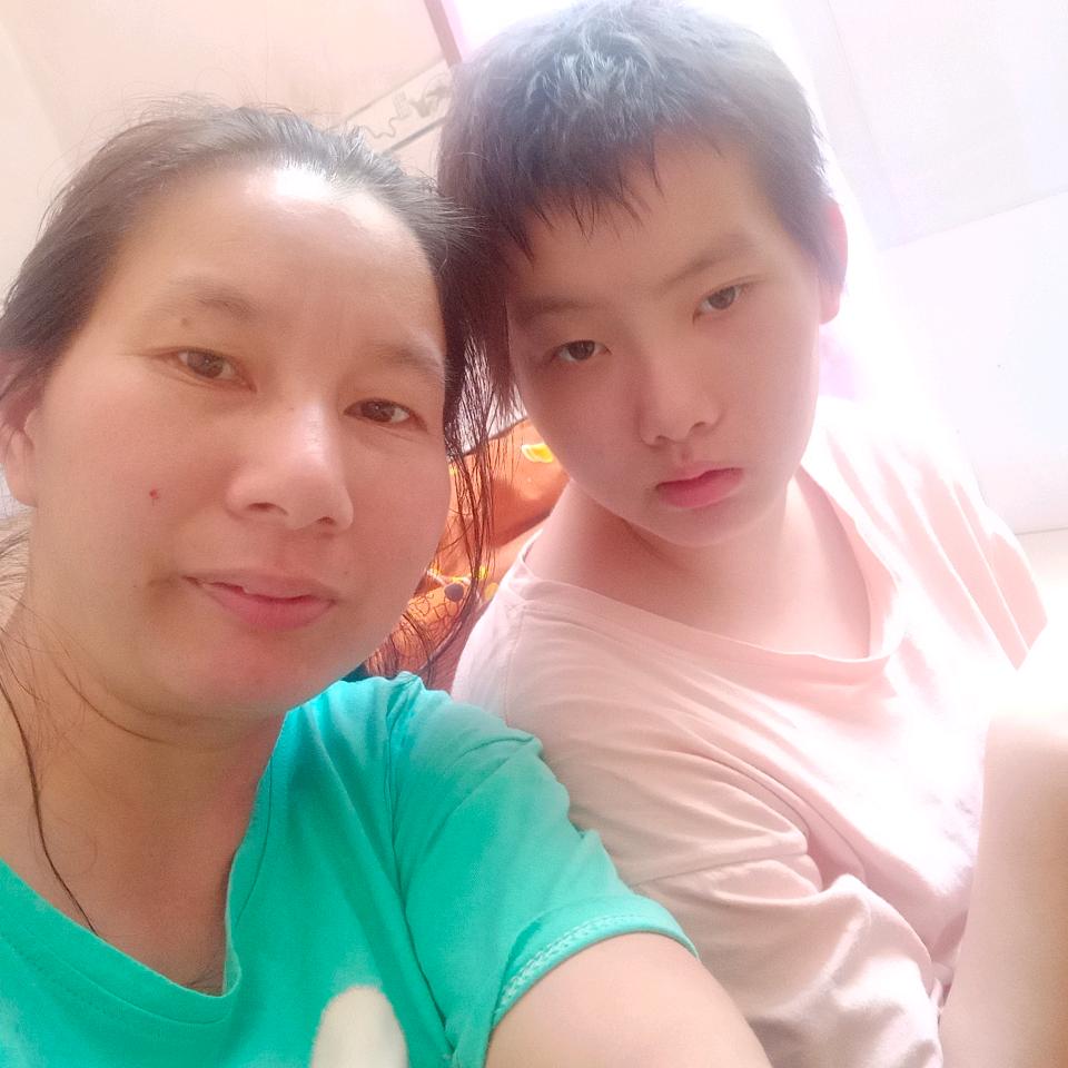 坚强的小盈