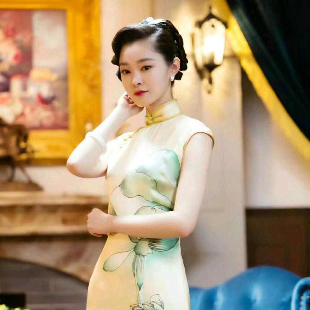 一群女孩子的旗袍设计师