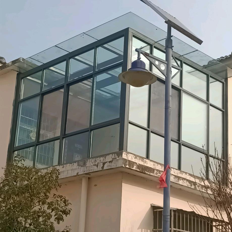 ：辉：