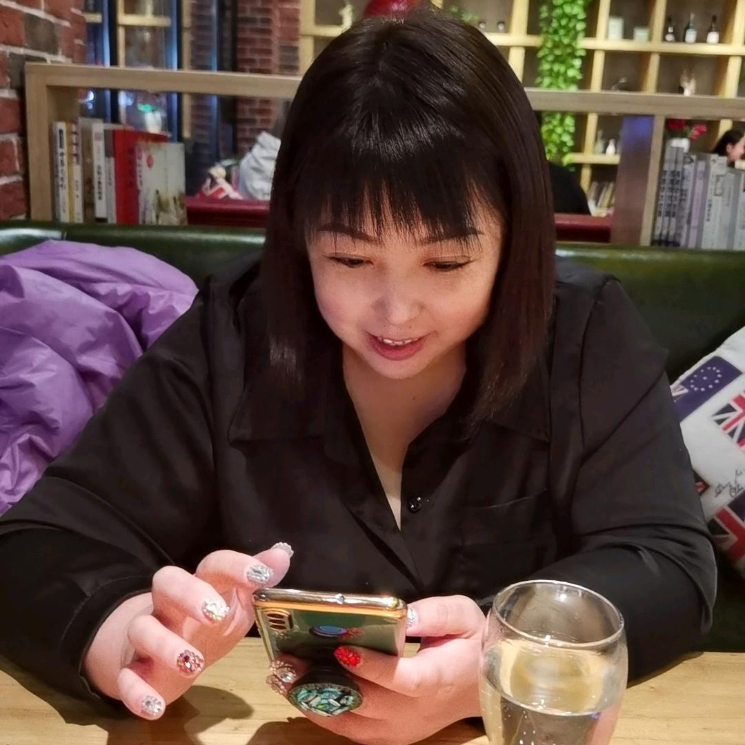 胖妞筱瑀_