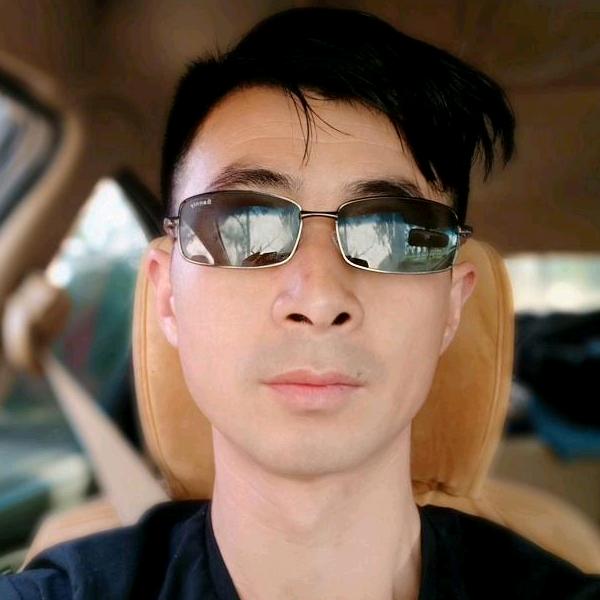 尊莹，百媚诗美妆护肤