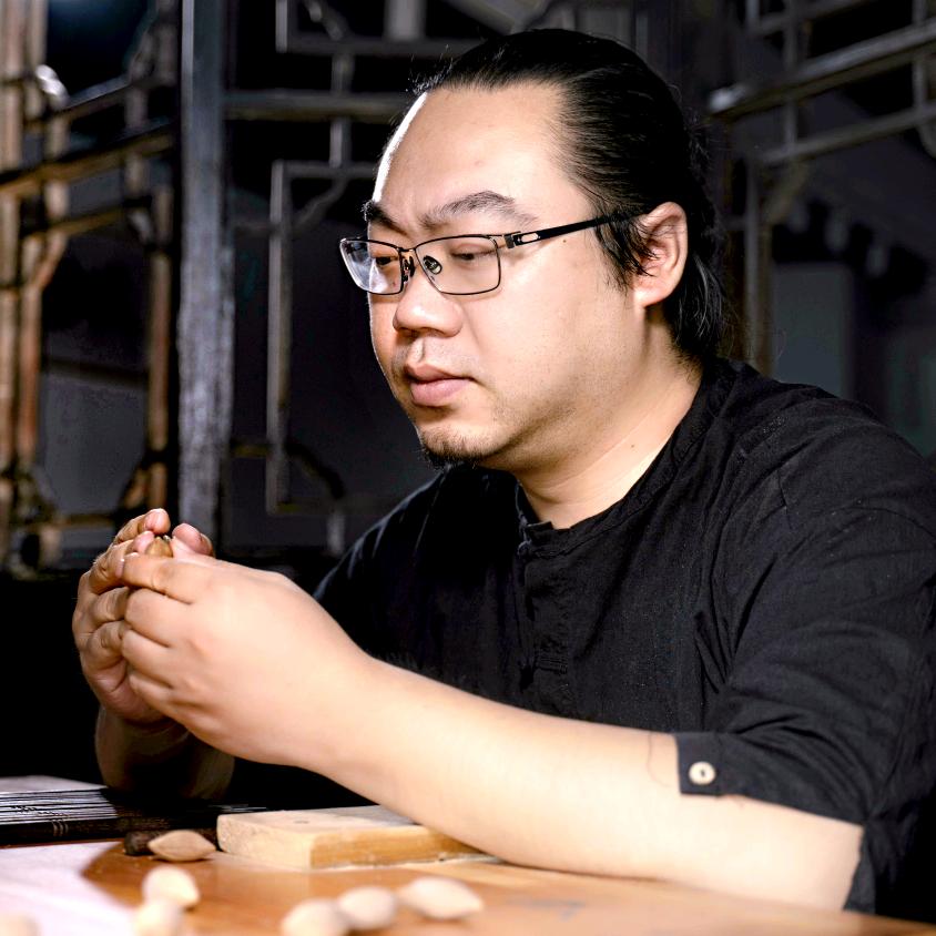 周派核雕周春毅
