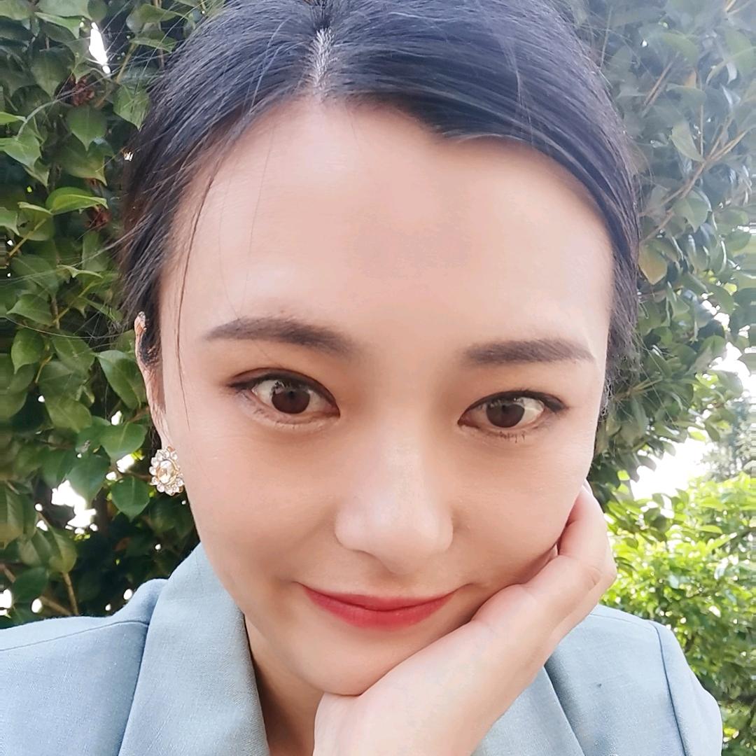 穿红衣服的兔子