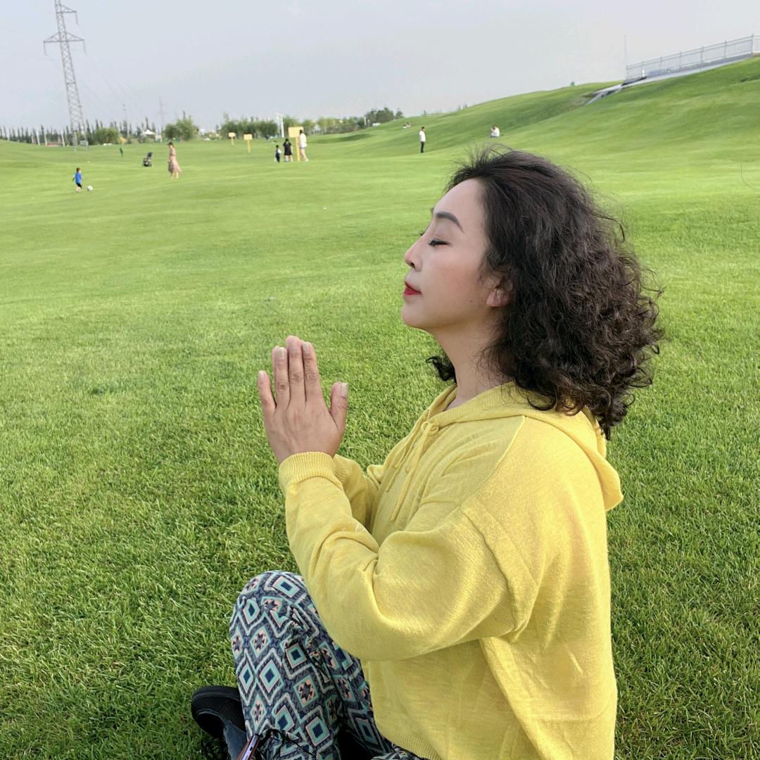 高锦伟化妆师
