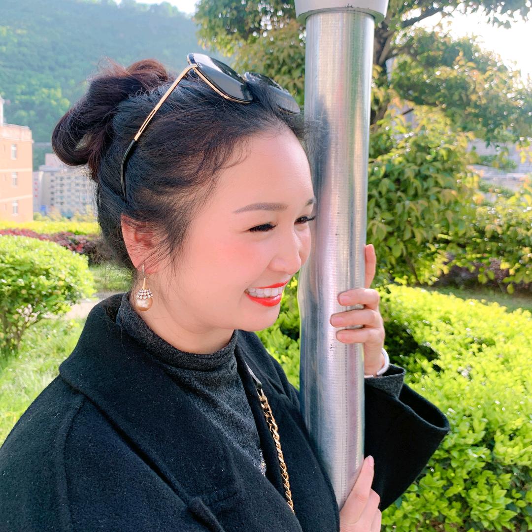 吕昌芬《旬阳九月艺术婚礼策划主持》
