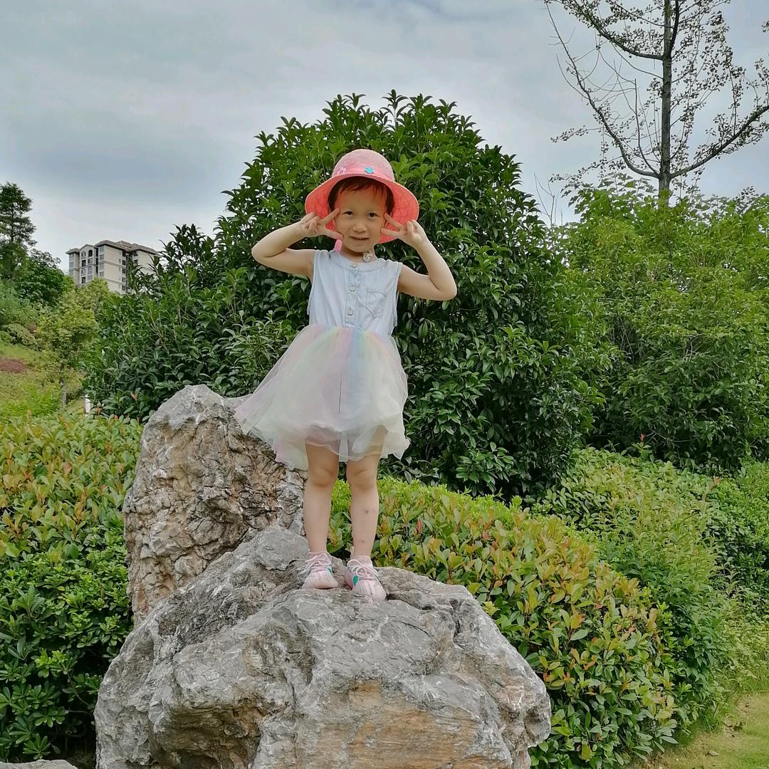 覃盈华（冲500万粉丝）